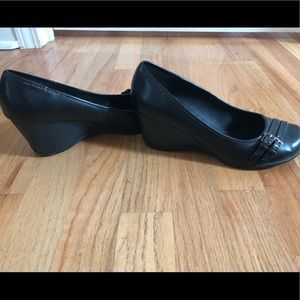 Apt 9 black wedges size 7